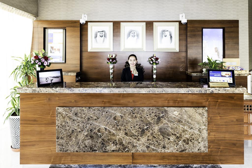 Отель Emirates Plaza 2*
