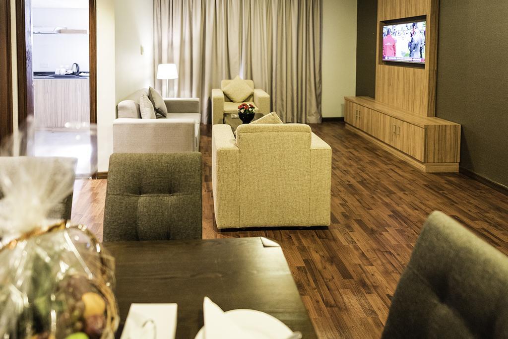 Отель Emirates Plaza