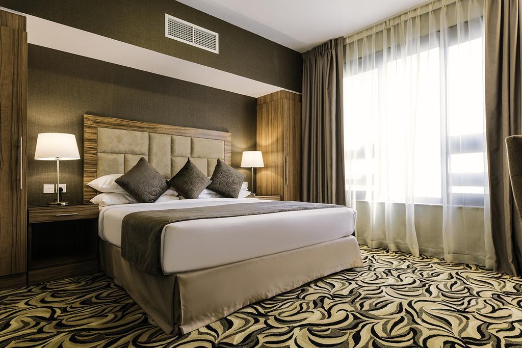Отель Emirates Plaza Абу-Даби