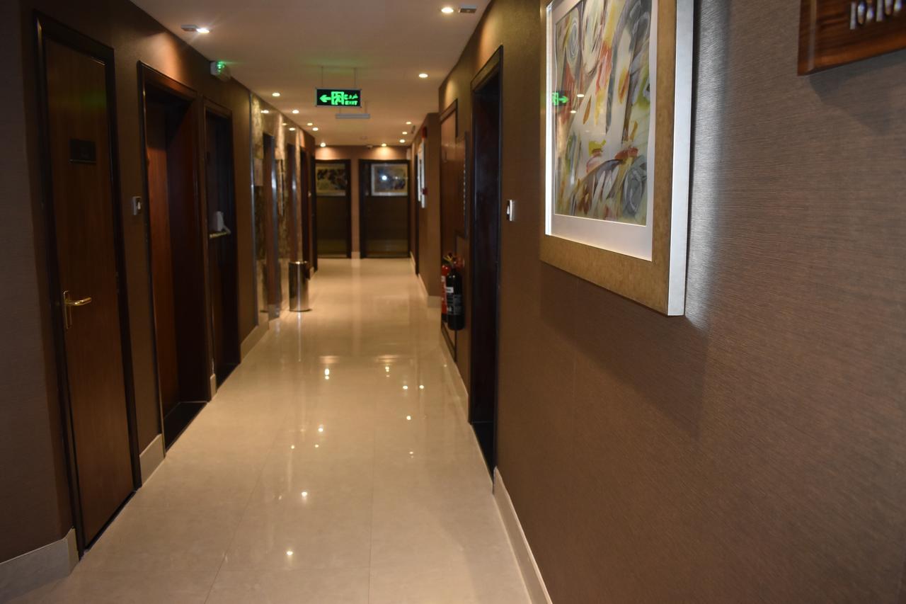 Emirates Plaza 2*