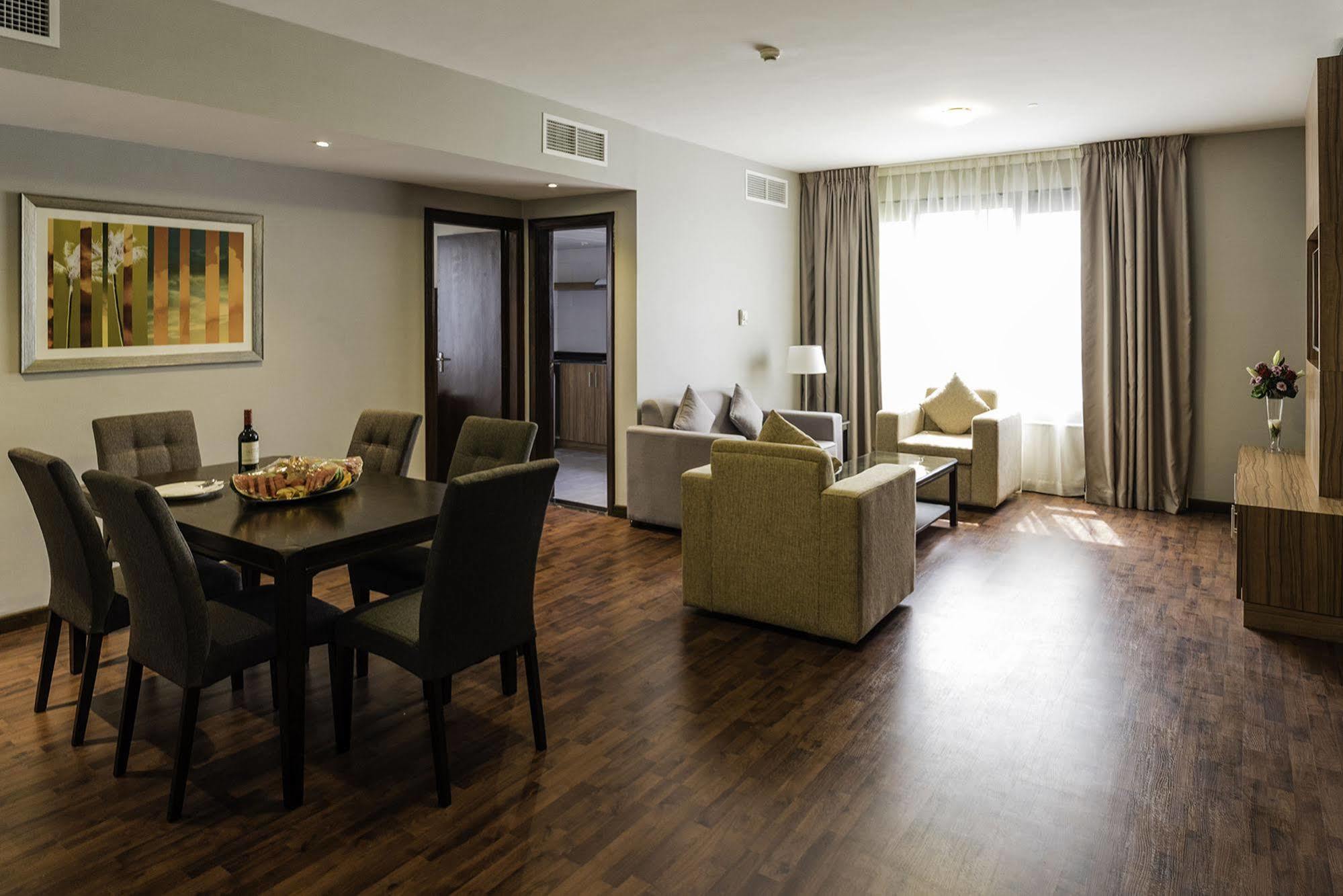 Отель Emirates Plaza Абу-Даби