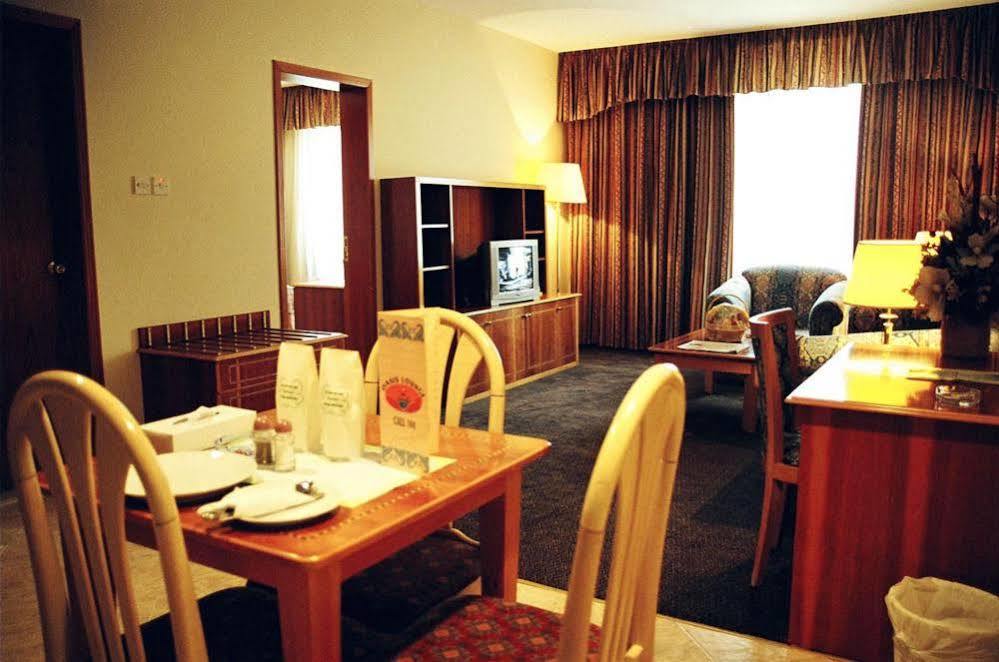 Emirates Plaza 2*