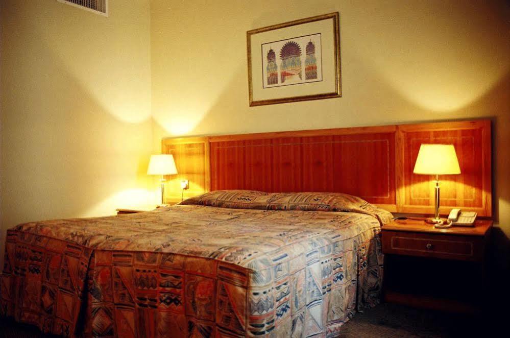 Emirates Plaza 2* Абу-Даби